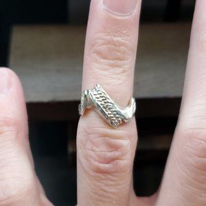 Size 4 925 Sterling Silver Rustic Odd Pattern Petite Ring